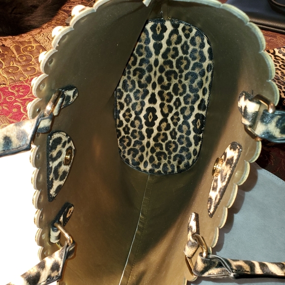 Leopard Pearl Handbag with Crossbody Purse and Dustbag - Picture 7 of 8